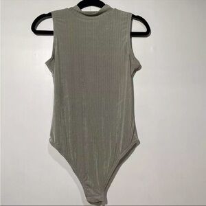 Showpo‎ Bodysuit Womens 10 Stretchy Textured Gray Mock neck Sleeveless